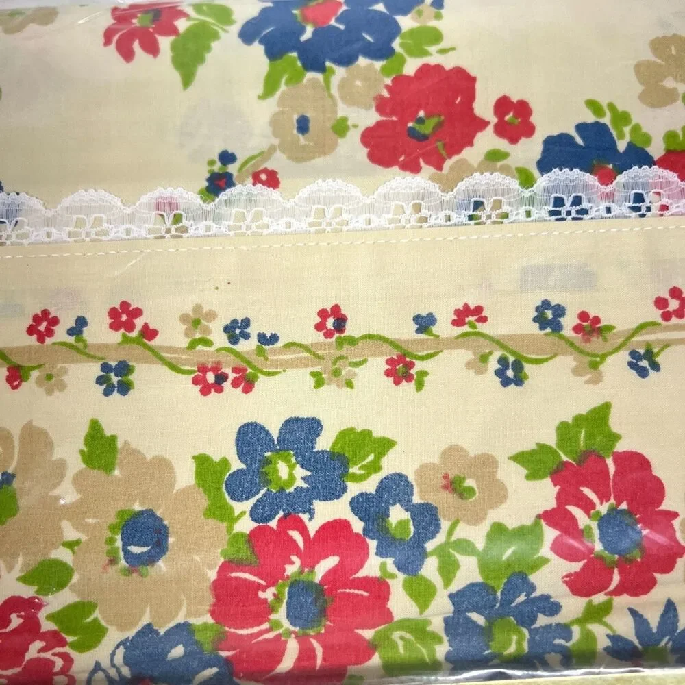 Vtg Cannon Royal Family English Trellis Flat sheet, red white flowers sealed